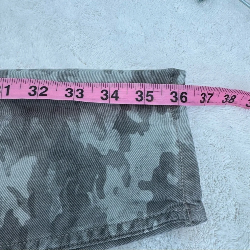 Spanx‎ Stretch Twill Ankle Cargo Pants in Stone Wash Camo size M petite